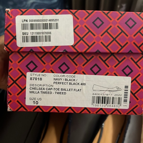 Tory Burch Chelsea Ballet Flat. Color / Code is Navy / Black / Perfect Black 400 - Picture 6 of 6